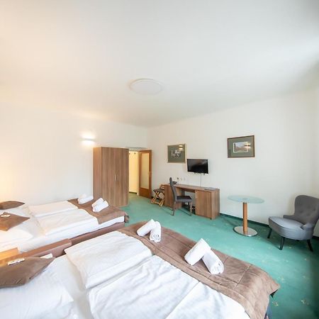 Hotel Bergwirt Schoenbrunn Vienna Luaran gambar