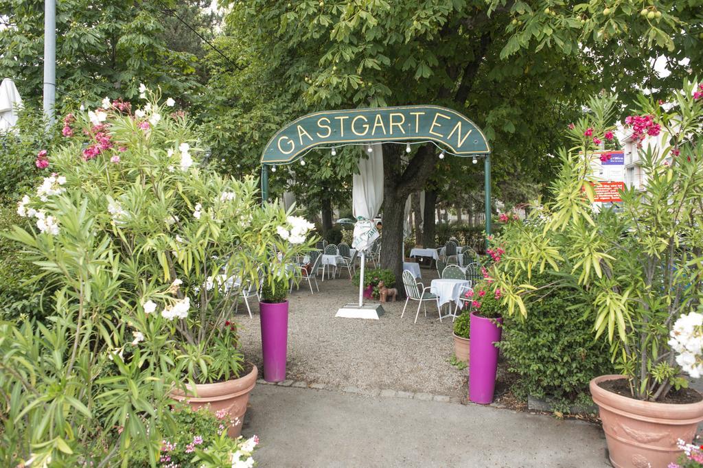 Hotel Bergwirt Schoenbrunn Vienna Luaran gambar