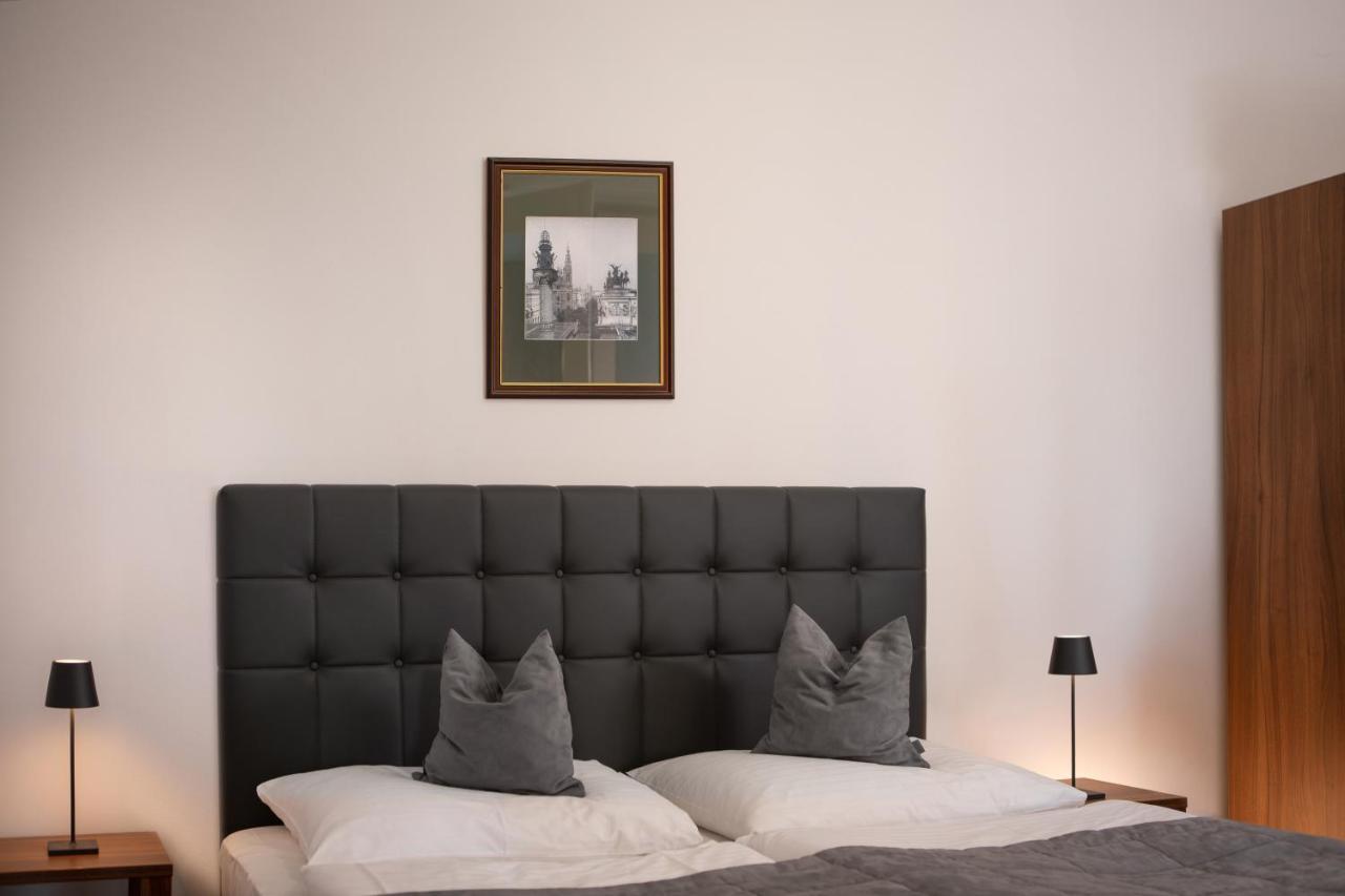 Hotel Bergwirt Schoenbrunn Vienna Luaran gambar