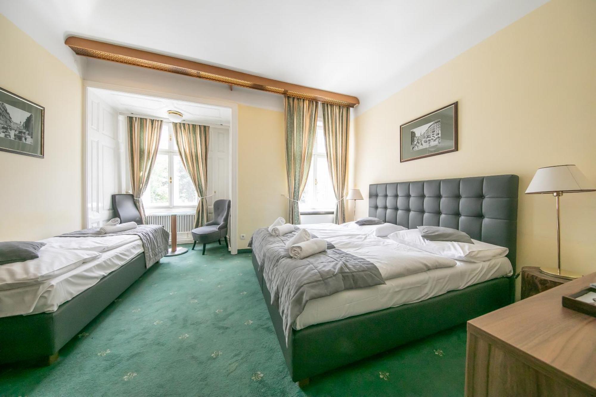 Hotel Bergwirt Schoenbrunn Vienna Luaran gambar