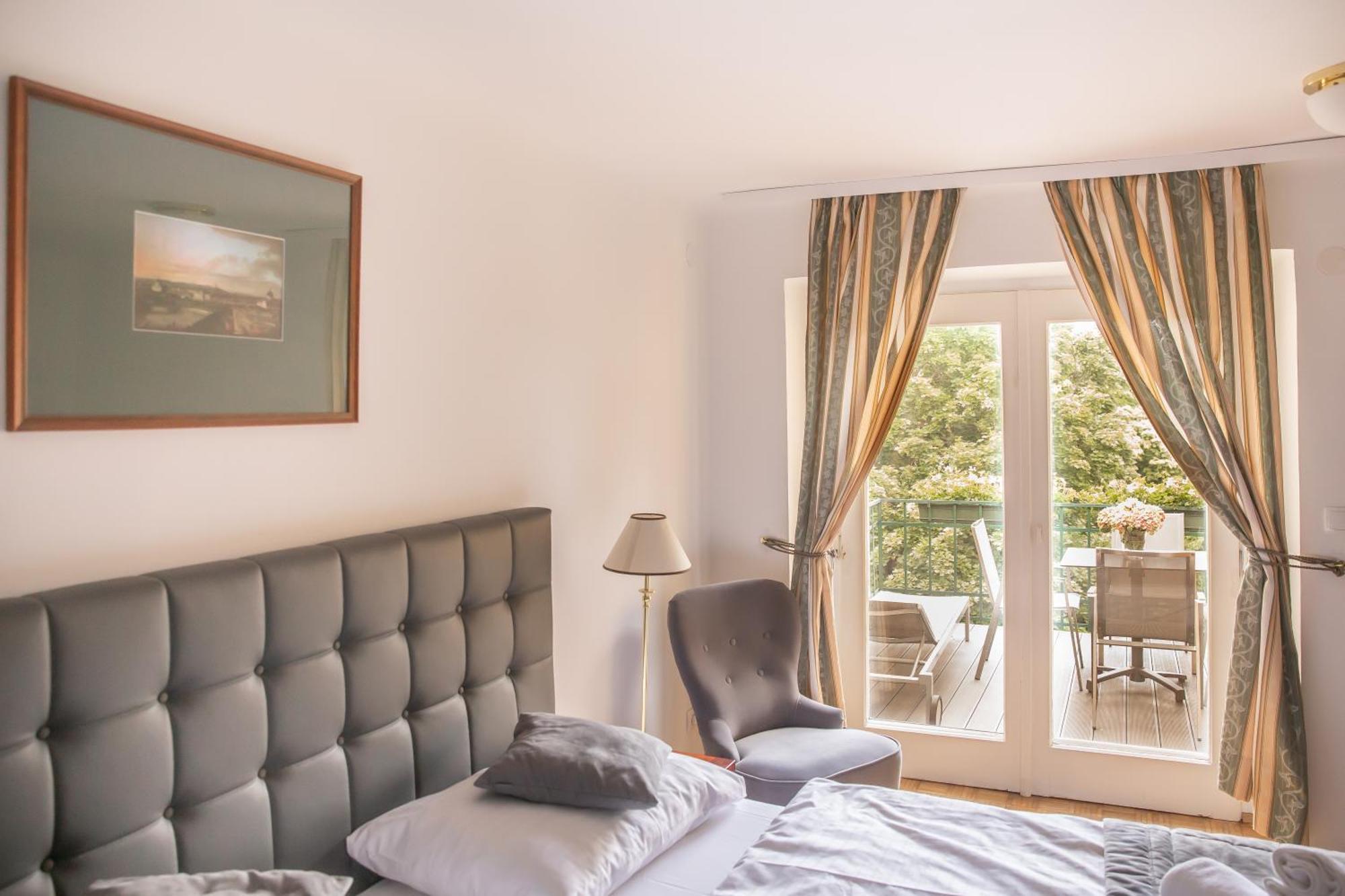 Hotel Bergwirt Schoenbrunn Vienna Luaran gambar