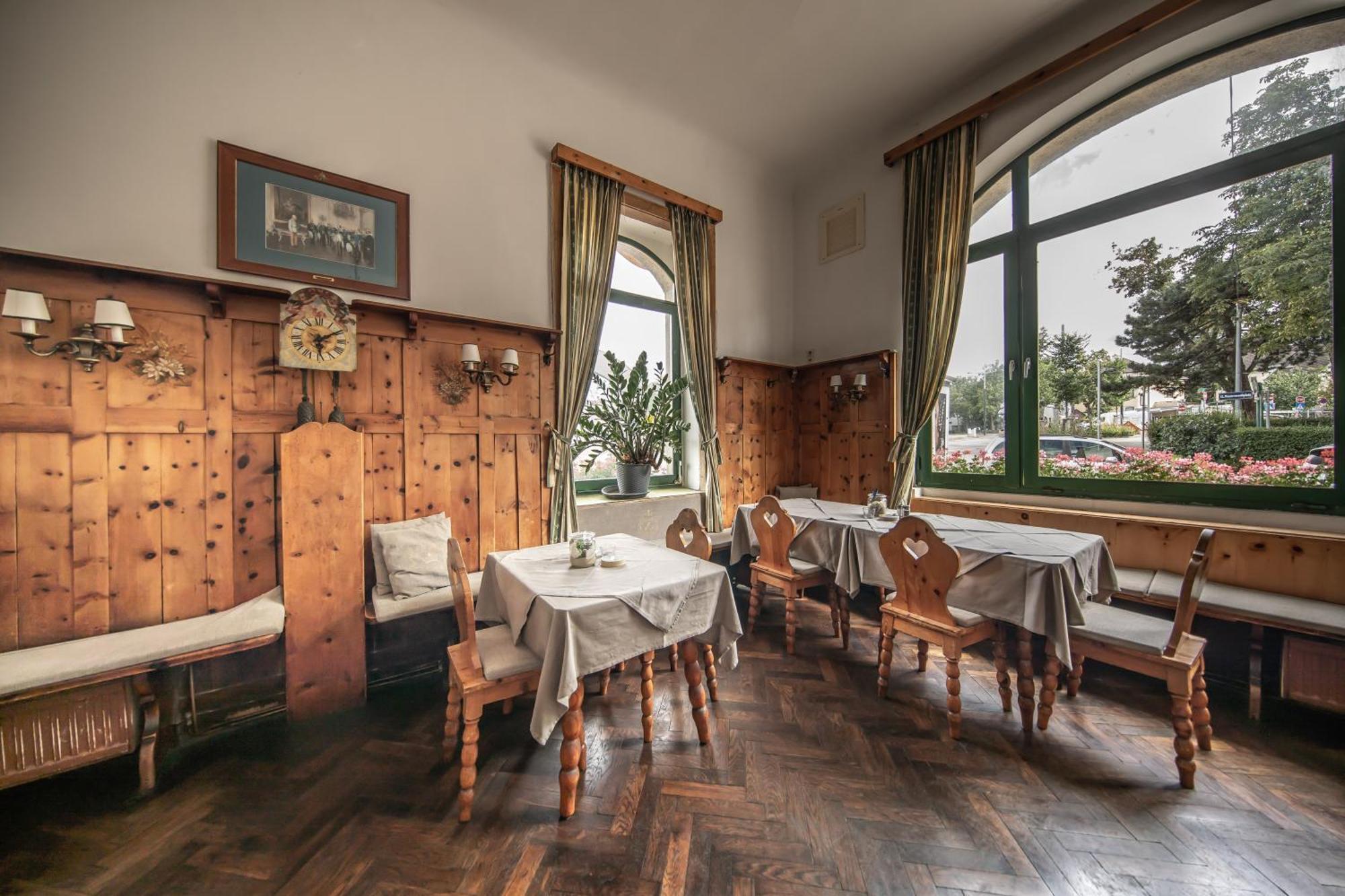 Hotel Bergwirt Schoenbrunn Vienna Luaran gambar