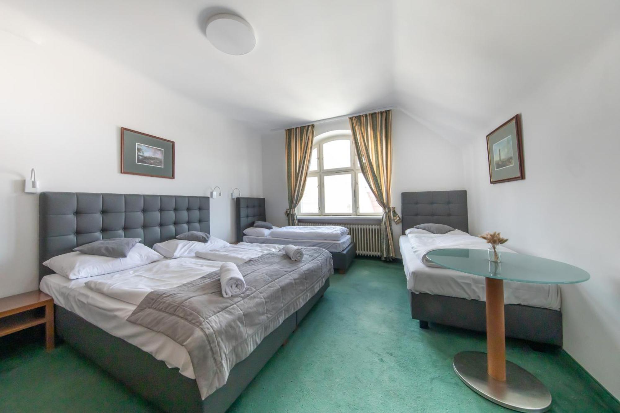 Hotel Bergwirt Schoenbrunn Vienna Luaran gambar