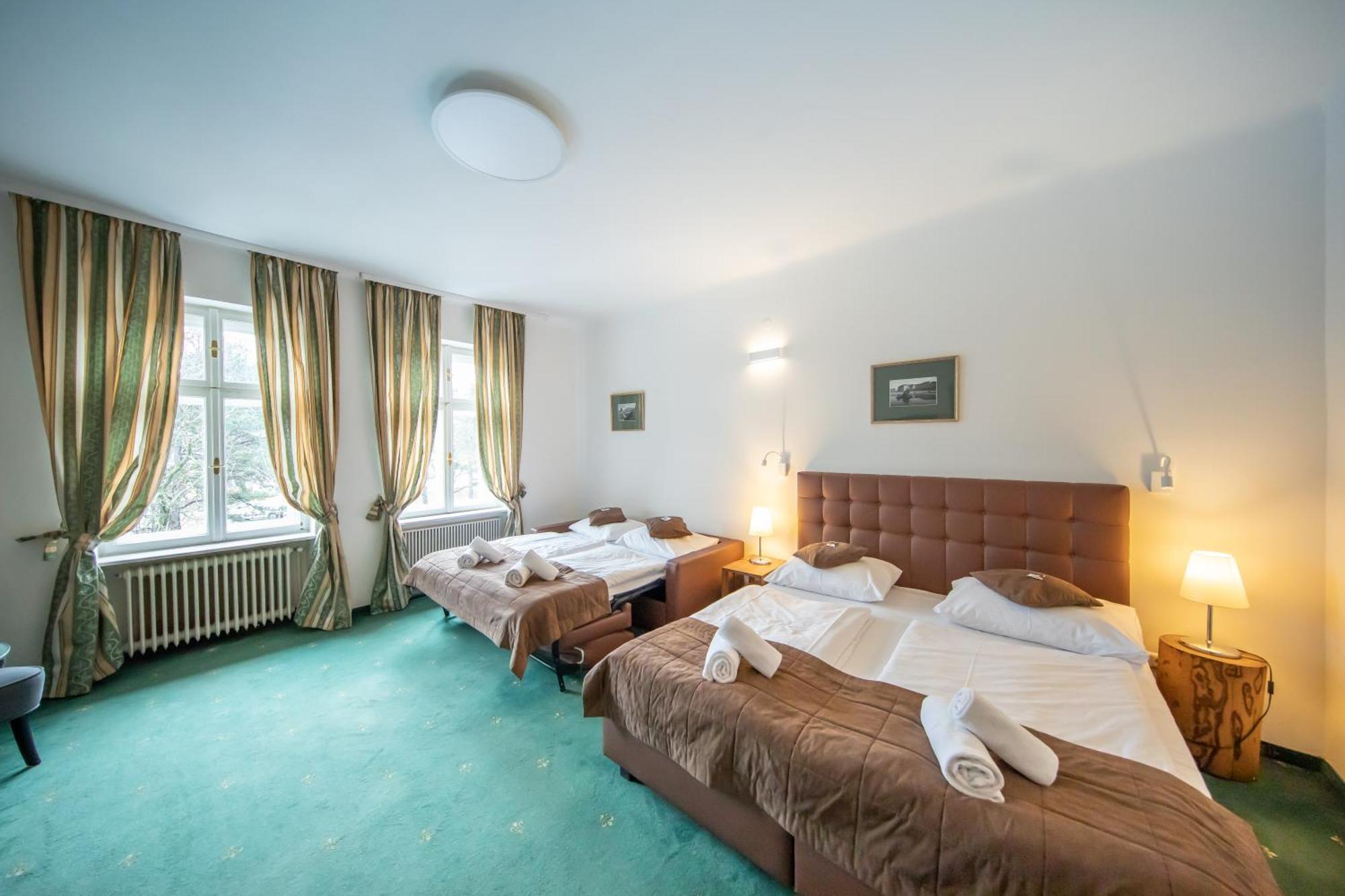 Hotel Bergwirt Schoenbrunn Vienna Luaran gambar