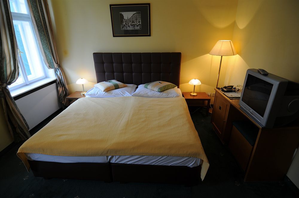 Hotel Bergwirt Schoenbrunn Vienna Luaran gambar